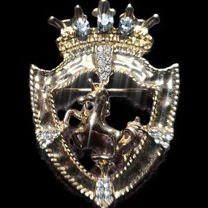 Rosy GOLDTONE SHIELD w REARING HORSE PIN New in Package by ORNAMENTS